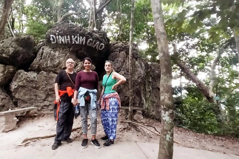 Half Day Hiking to Cat Ba National Park with a Guide