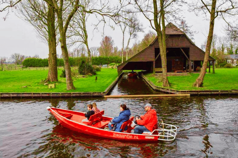 Z Amsterdamu: Jednodniowa wycieczka z przewodnikiem do Giethoorn z rejsem po kanałachZ Amsterdamu: jednodniowa wycieczka z przewodnikiem po Giethoorn i rejs po kanałach