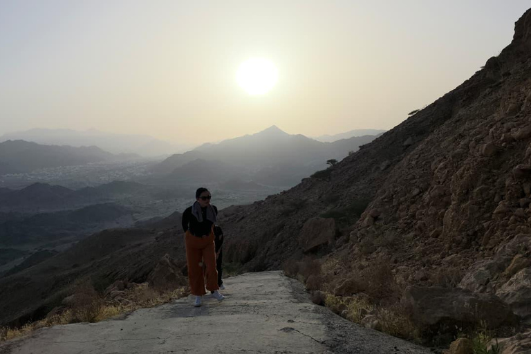 Muscat: Saal Walk Guided Hike with Sunset & City Views Tour