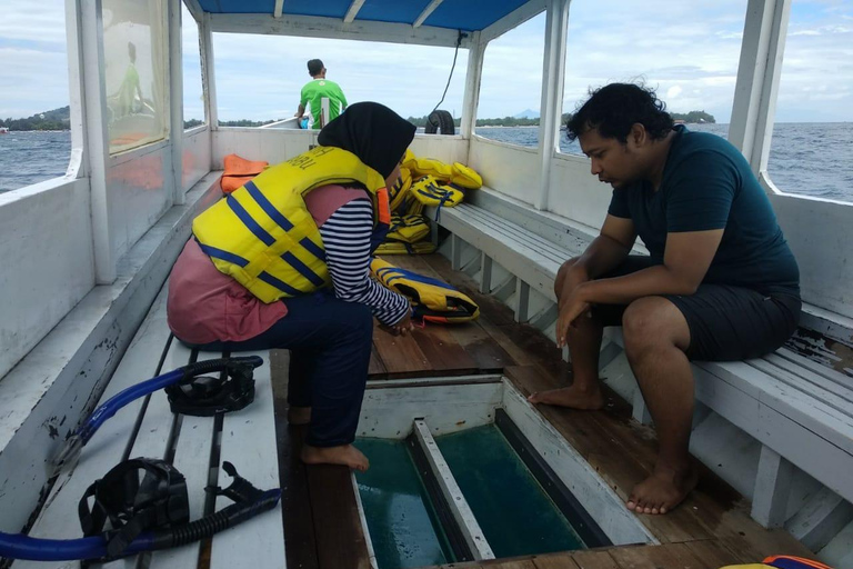 Lombok: Private Glass-Bottom Boat Tour with Snorkeling
