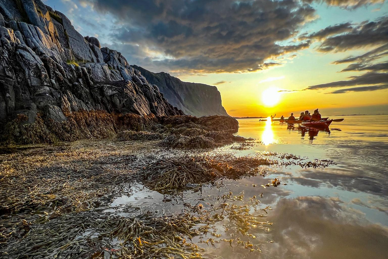 إيجوم: جولة جزر لوفوتن منتصف الليل صن كاياك