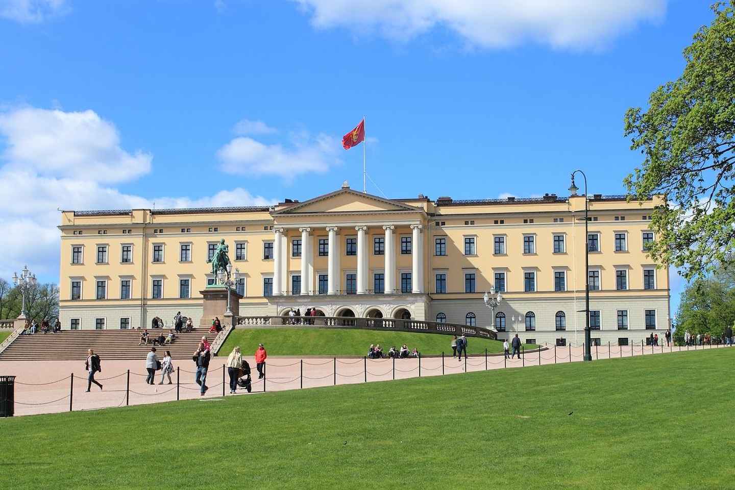 Oslo: Royal History, Fjord Views & Hidden Stories - Oslo in English