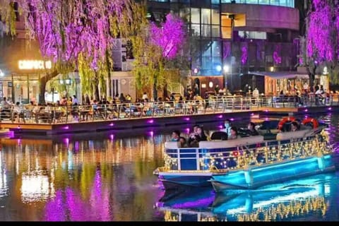 Beijing: Liangma River Cruise (Day or Night Cruise)