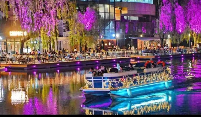 Beijing: Liangma River Cruise (Day or Night Cruise)