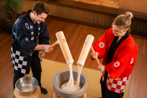 Tokyo: Traditional Mochi Pounding Experience in Shibuya
