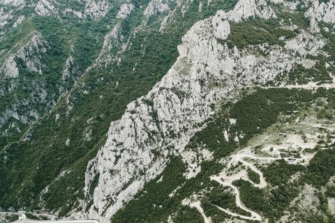 From Tirana: Lake Bovilla Viewpoint & Tirana City Tour