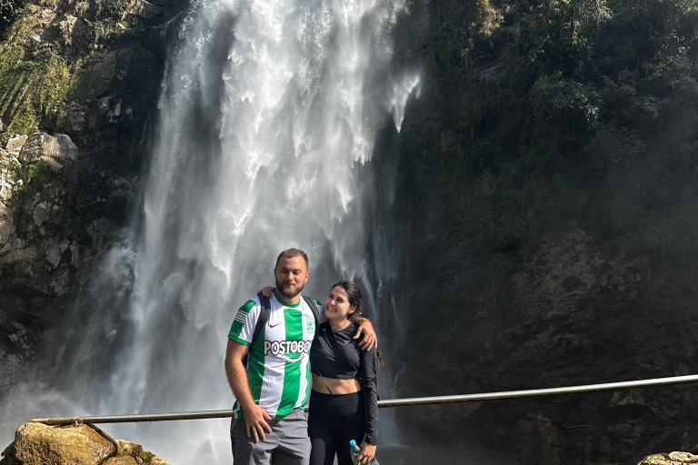 Desde Medellín excursión a la cascada Salto del Buey (La Ceja)