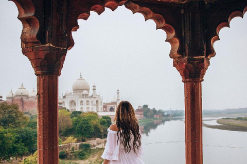 De Délhi: Viagem de um dia particular ao nascer do sol do Taj Mahal e ao Forte de AgraExcursão particular saindo de Délhi com carro, almoço, entrada e guia