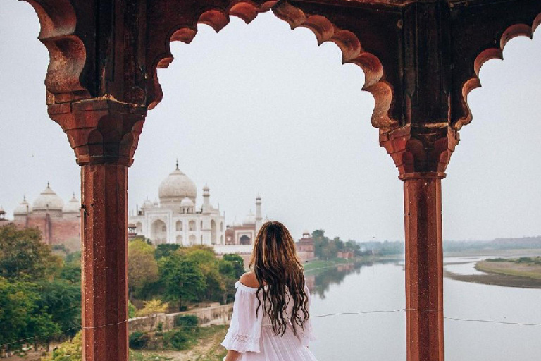 De Délhi: Viagem de um dia particular ao nascer do sol do Taj Mahal e ao Forte de AgraExcursão particular saindo de Délhi com carro, almoço, entrada e guia