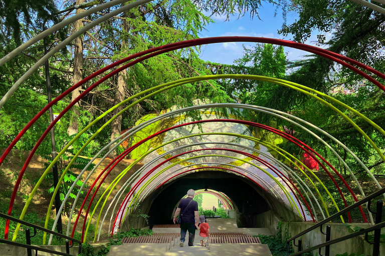 Tbilisi: Walk to a Luxurious District with Parks & Coffee Shared-Group Tour ***3 HOURS***