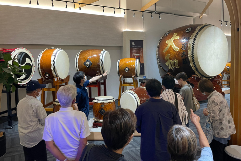 Kanazawa: Taiko Drum Workshop Tour with Sake Brewery Meal