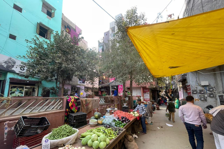 Delhi: Full-Day Shopping Tour with Male & Female Guide