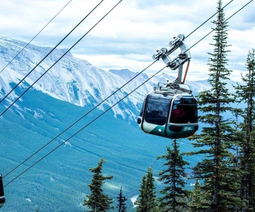 Banff: Gondola, Hot Spring and Three Lakes Tour