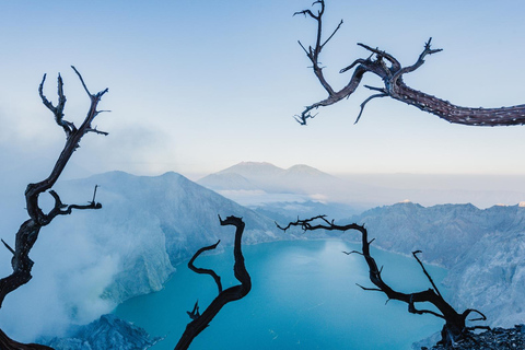 From Bali: Ijen Sunrise Tour & Breakfast at Local Restaurant
