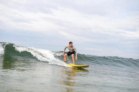 Lekcje surfingu: w Arpoador w Ipanema.