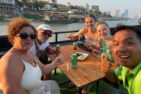 Phnom Penh: 4 hours Evening City Highlight & Sunset Cruise Vespa Option + English Guide