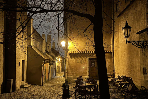 Prague: VIP Prague Castle Night Walk with Panoramic Views VIP Prague Castle Night Walk with Panoramic Views (German)