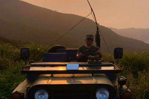 Da Nang: Son Tra Peninsula Private Romantic Sunset Jeep Tour