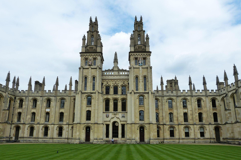 London: Cambridge-Newton to Nobel Prizes Guided Walking Tour