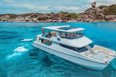 Phuket/Khao Lak: Katamaran-tur til Similan-øerne med frokost