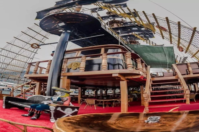 Alanya:lujosa excursión en barco pirata con almuerzo