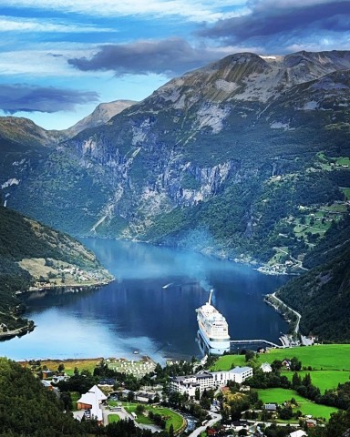 Visit From Geiranger: Dalsnibba & Eagle Road Private Tour & Picnic in Geiranger