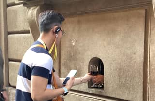Florenz: Weinfenster-Spaziergang mit Weinverkostung und Appetithäppchen