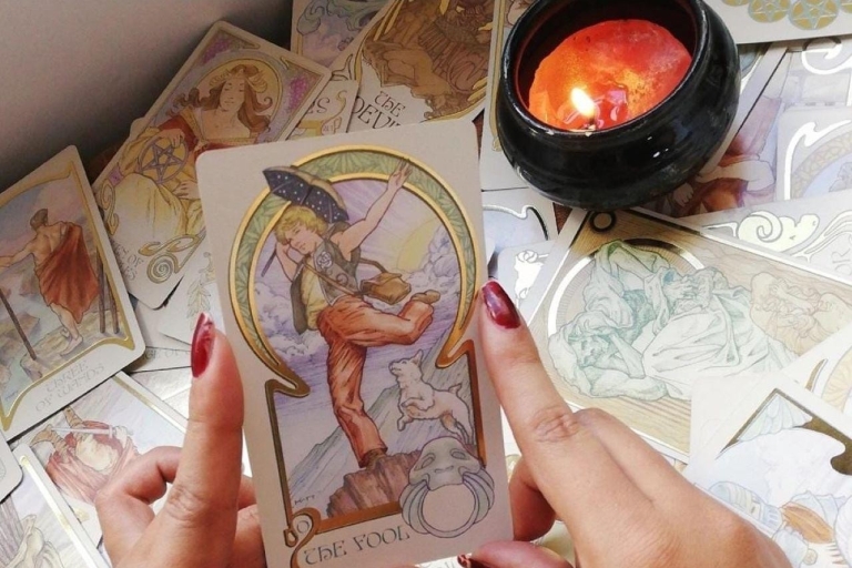 Medellin: Tarot, oracles and energetic cleaning