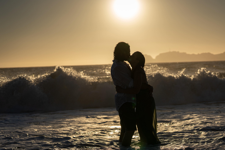 Private Vacation Photography Session with Local Photographer Hire a Professional Photographer for a Surprise Engagement