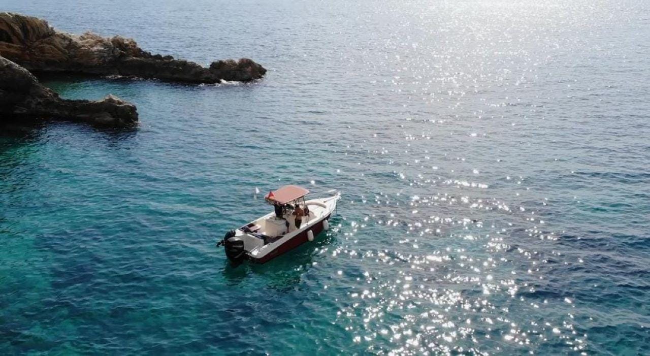 Saranda: Schnellboot-Tour mit Krorëza, Schnorcheln & Stopps