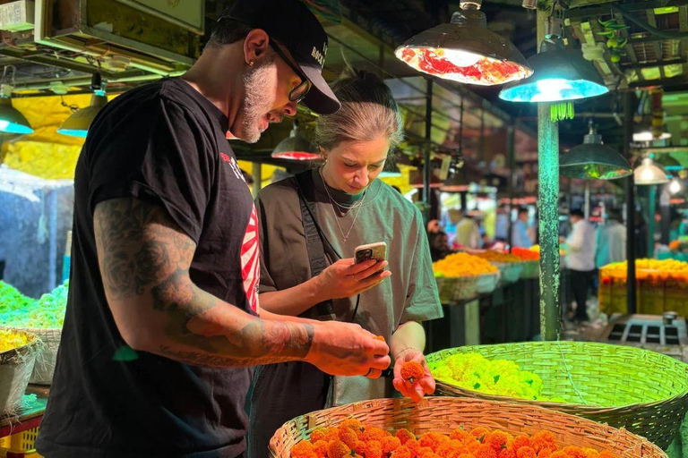 Mumbai Dawn Tour: Markets, Dhobi Ghat & Local Life