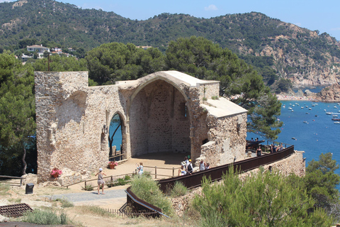 Desde Barcelona: Excursión de un día a Tossa de Mar con tiempo de playa