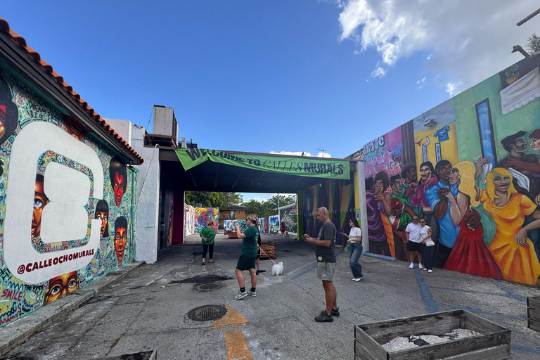 Miami: spacer śladami dziedzictwa i kuchni Little HavanaMiami: Spacer śladami dziedzictwa i kuchni Małej Hawany