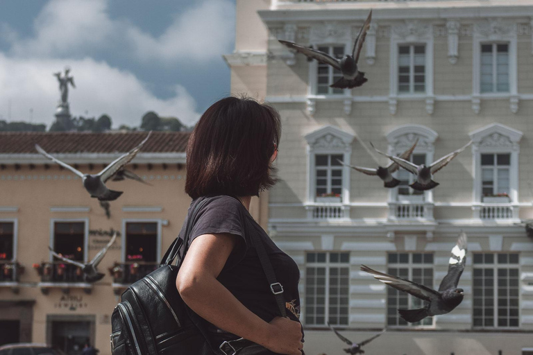 Quito Historic Center: Professional Photoshoot at Iconic Locations Long Session