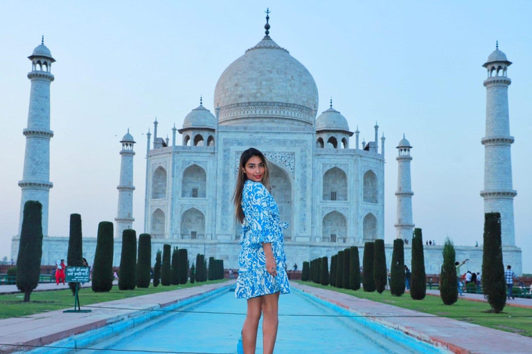 From Delhi: Private Taj Mahal & Agra Tour with 5-Star Lunch Local Expert Tour Guide Only