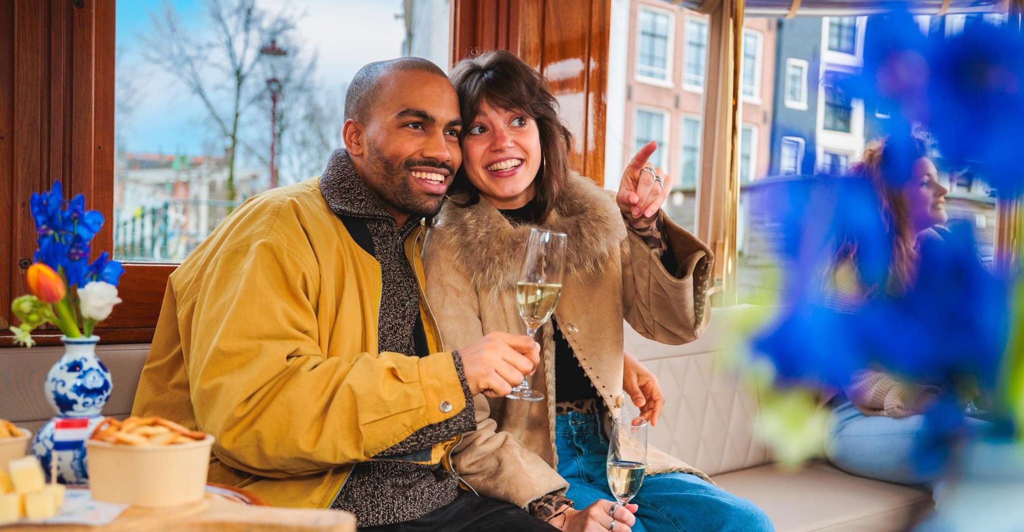 Amsterdam: Canal Cruise with Bubbles & Bites photo 5