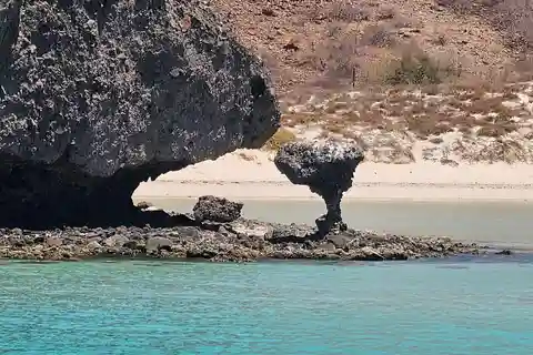 La Paz: Balandra Beach Luxury Yacht Charter Cruise