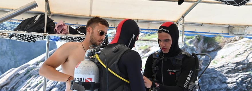 Essayez la plongée sous-marine depuis un bateau à Budva - Budva Diving Center