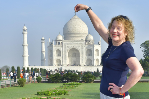 Taj Mahal Express Entry Tour – Priority Entry, No Waiting Local Expert Tour Guide Only
