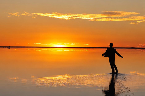 Uyuni: 3-Day Salt Flats Expedition to San Pedro de Atacama Uyuni Tour with Local Spanish Driver