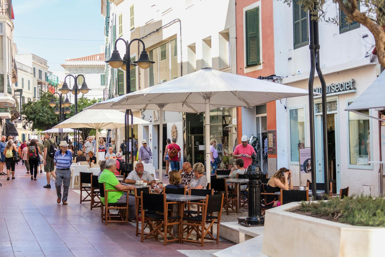 Boottocht in de haven van Mahon met markt en jeneverstokerijBoottocht in de haven van Mahon met Mahon-markt en gin-distilleerderij