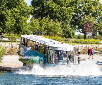 Stockholm : visite de la ville en bus amphibie