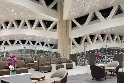 RUH Riyadh: König Khalid Flughafen Premium Lounge Zugang
