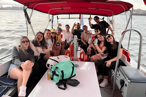 Boston: North End Walking Tour with Private Harbor Cruise