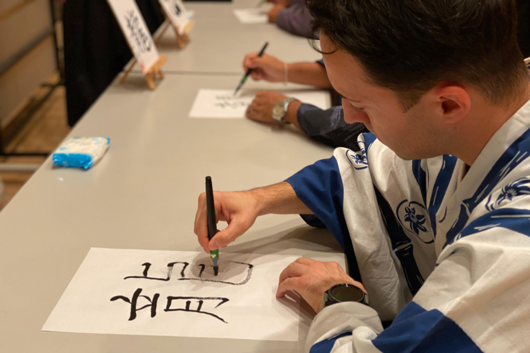 Tokyo: Samurai & Ninja Experience with a real sword Samurai Sword Mastery Experience