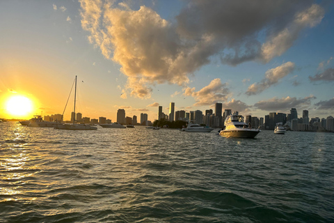 Faites l&#039;expérience de l&#039;ultime croisière au coucher du soleil à bord d&#039;un yacht de 50 pieds !