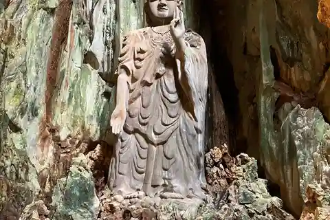 Descubrir la montaña de Mármol y el templo Linh Ung
