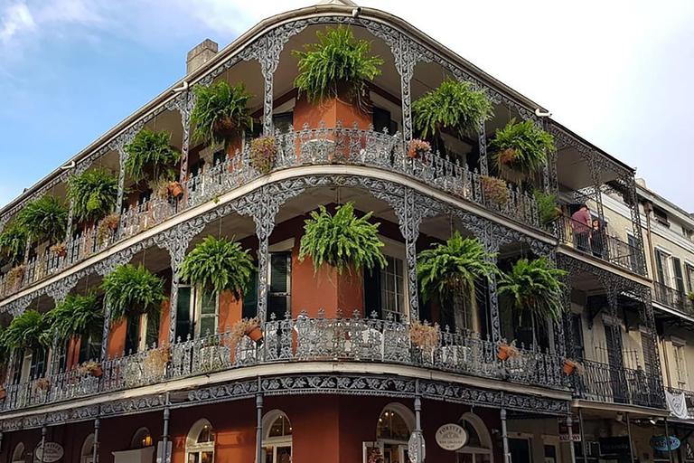 Esplora NOLA: tour a piedi di fantasmi, voodoo e storia infestata