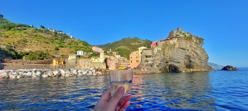 Tour en barco por Cinque Terre con un gozzo tradicional ligur ...