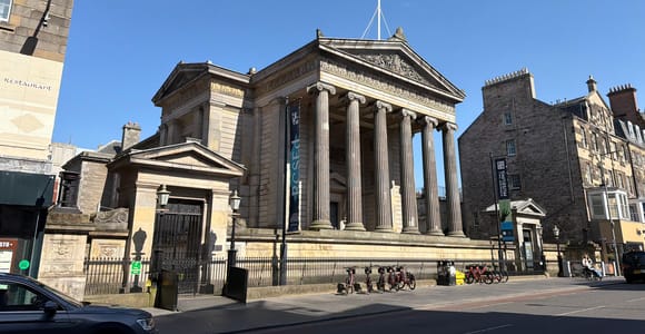 Edinburgh: Medical History Walking Tour with a Scottish Gift
